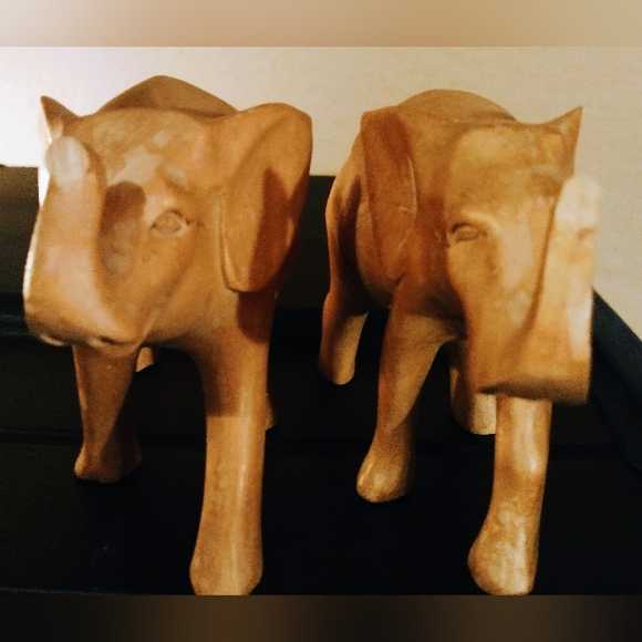 Hand carved vintage Elephants - Picture 2 of 3